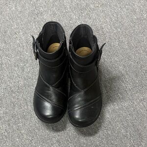 Clarks Women's Carleigh Style black leather ankle boots.